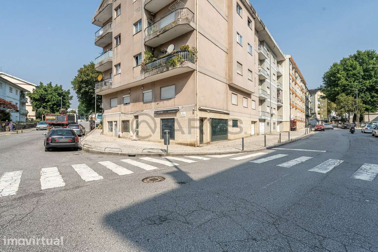 Excelente loja com 90 m² de área bruta, localizada em São Vitor, um... - Grande imagem: 4/24