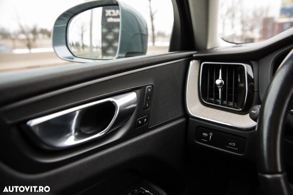 Volvo XC 60 D4 Geartronic Momentum - 36