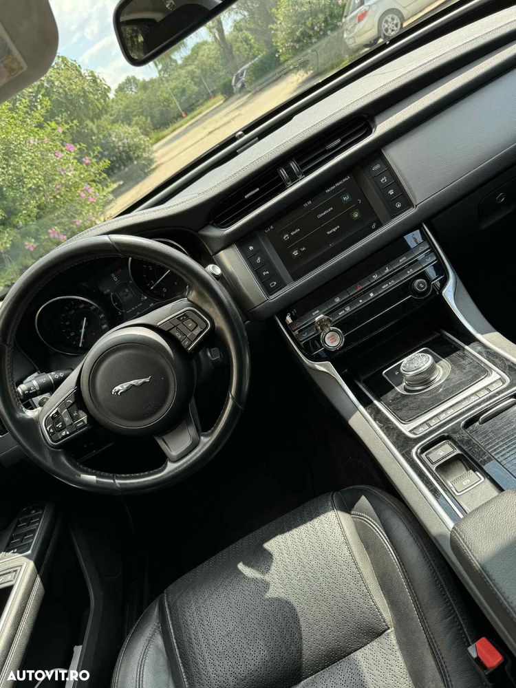 Jaguar XF 20d AWD R-Sport - 10