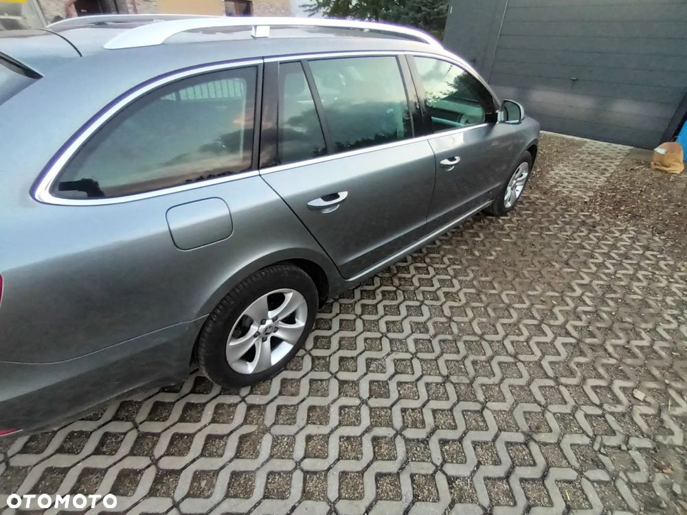 Skoda Superb 2.0 TDI DSG Ambition - 2