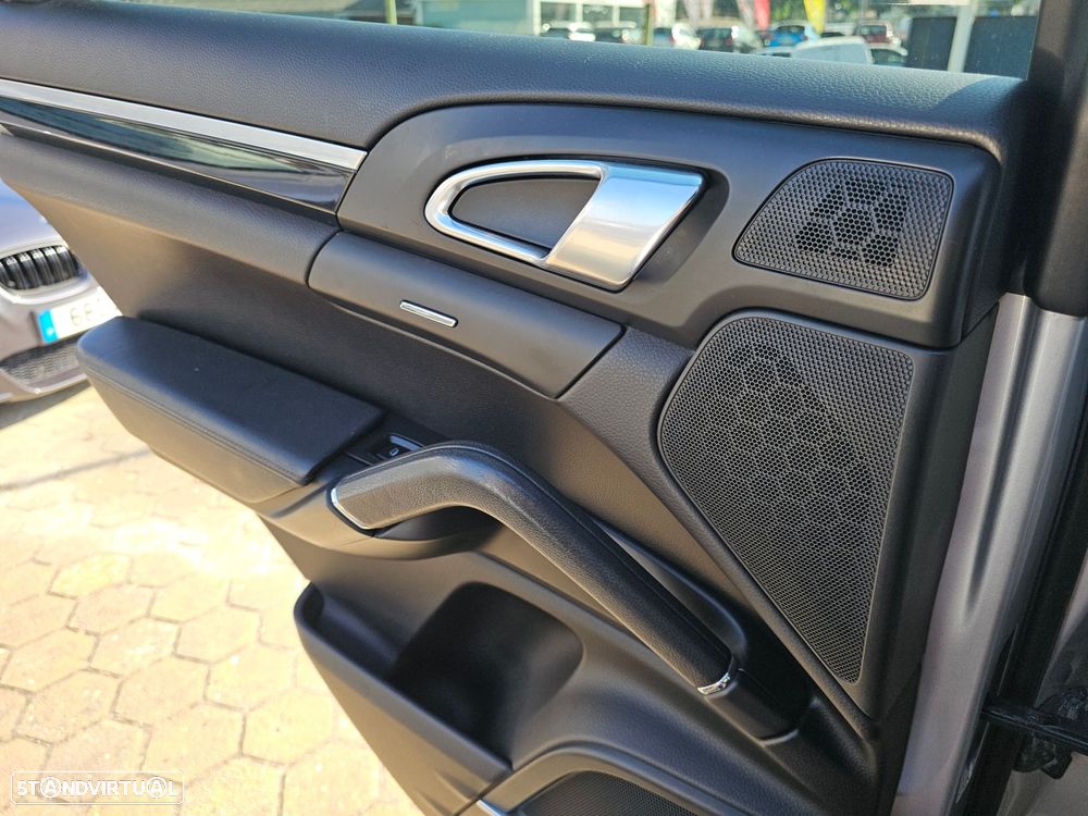 Porsche Cayenne II Platinum Edition - 22