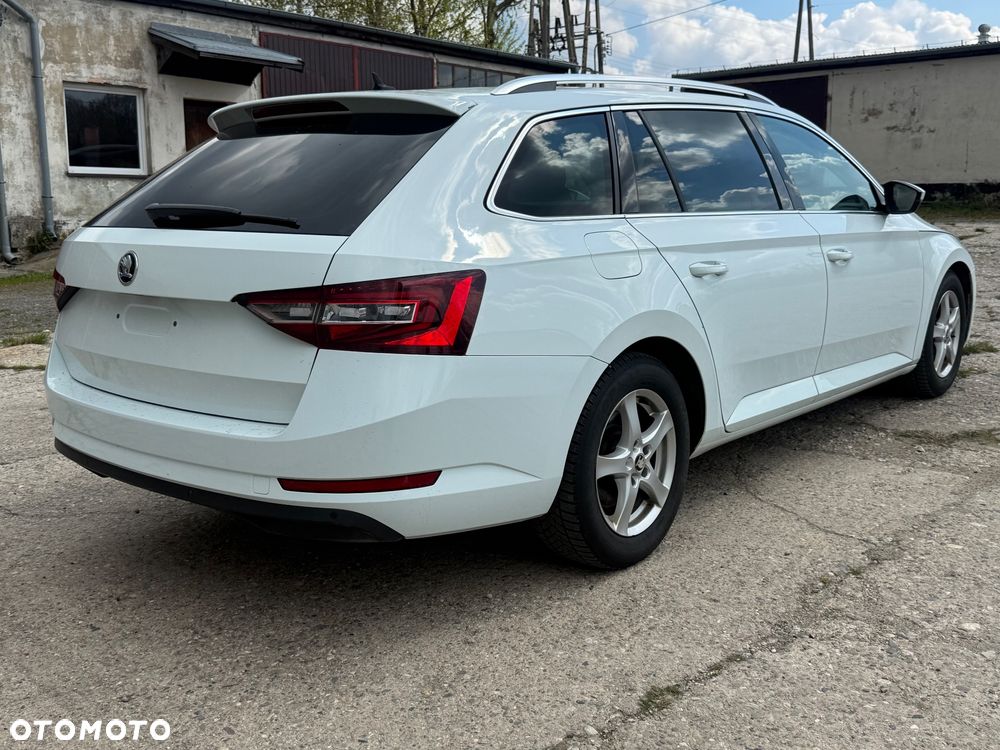Skoda Superb 2.0 TDI DSG Ambition - 6