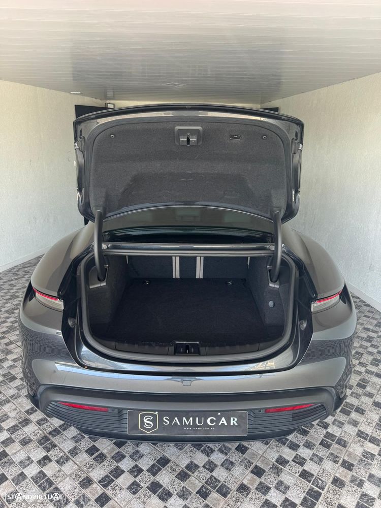 Porsche Taycan - 21