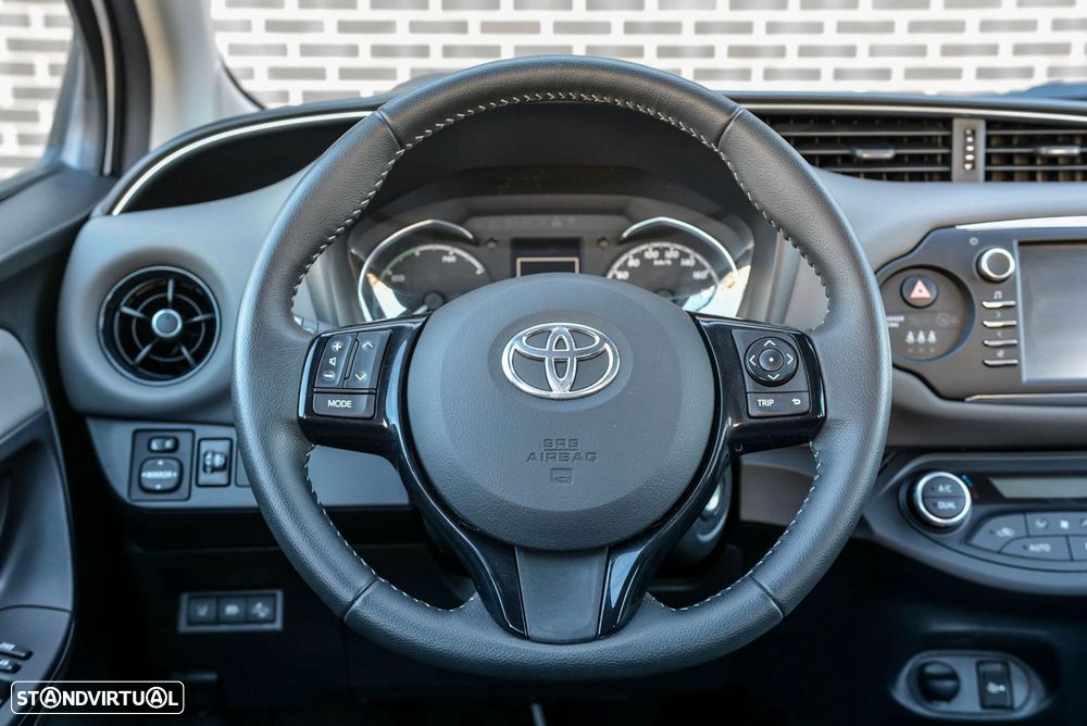 Toyota Yaris 1.5 HSD Square Collec.Bronze - 19