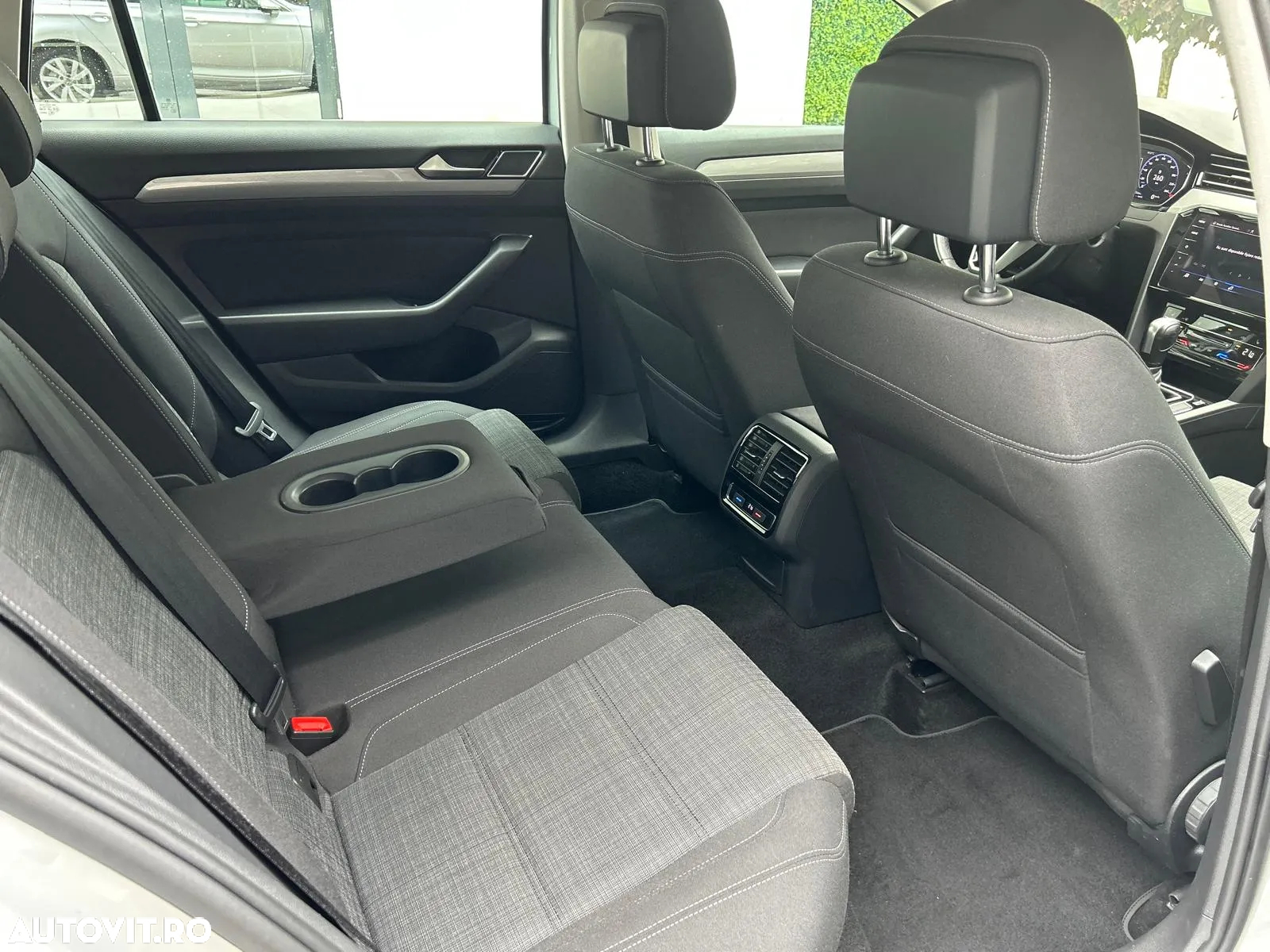 Volkswagen Passat Variant 2.0 TDI SCR DSG Business - 5