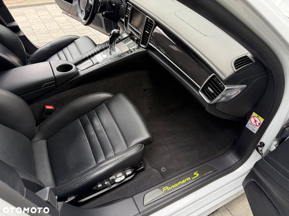 Porsche Panamera - 21