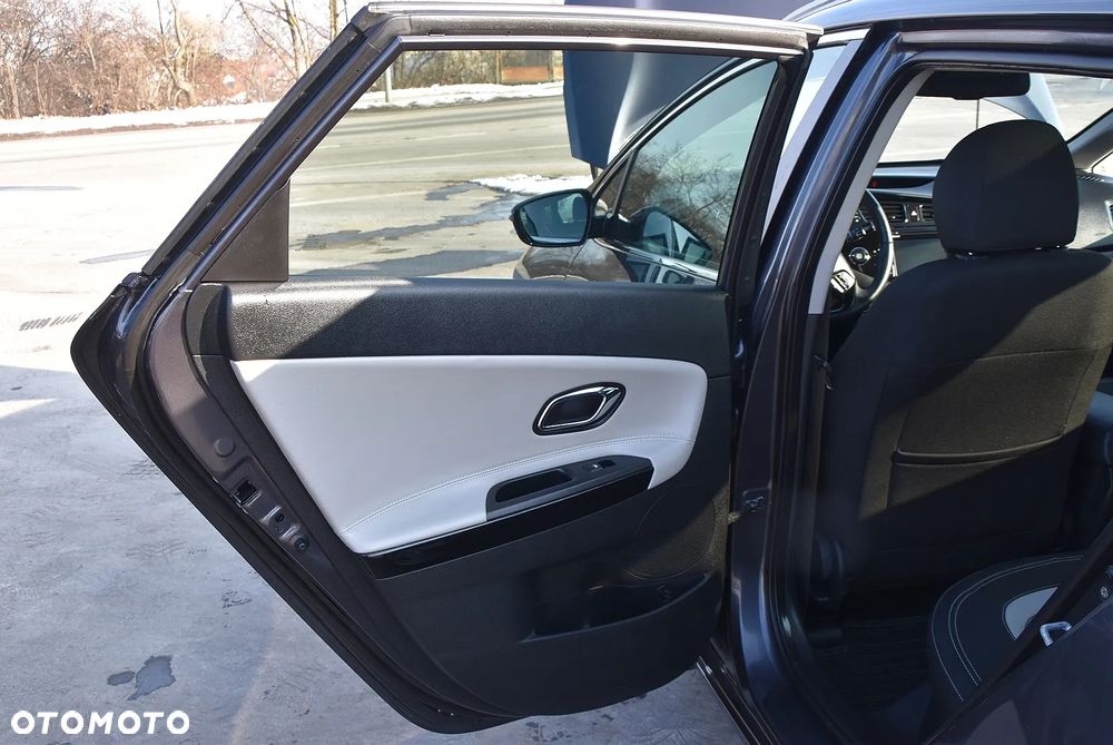 Kia Ceed 1.6 GDI DCT Platinum Edition - 15