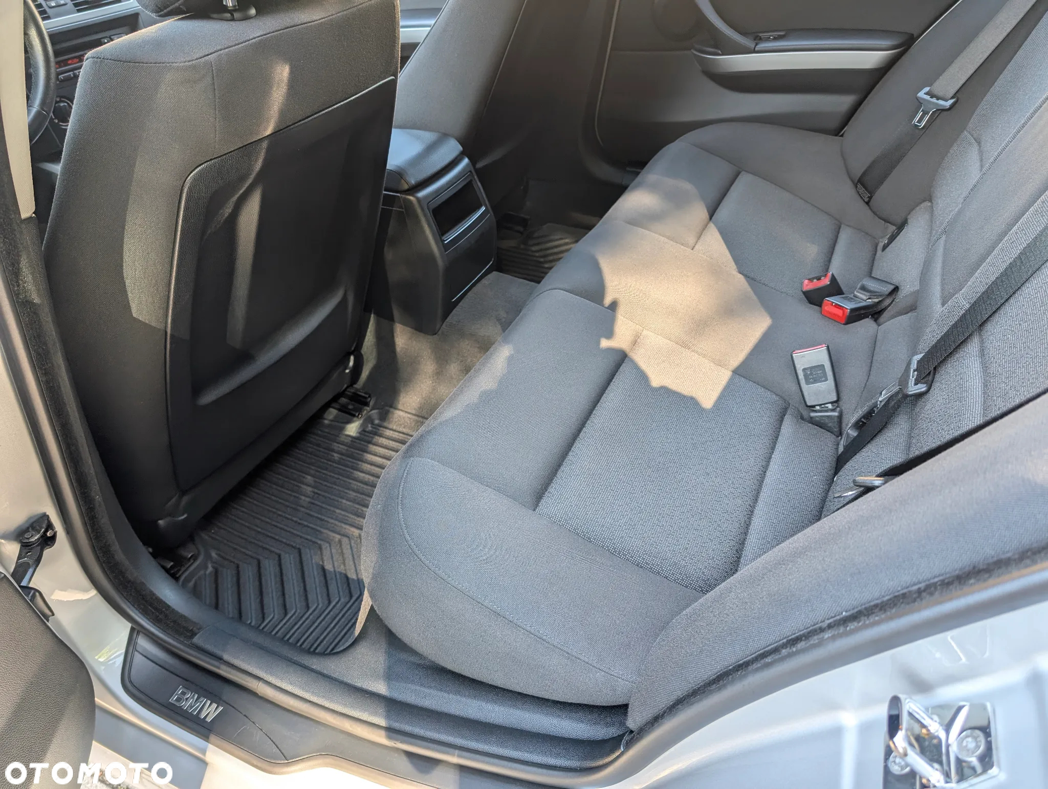 BMW Seria 3 318i Touring - 23