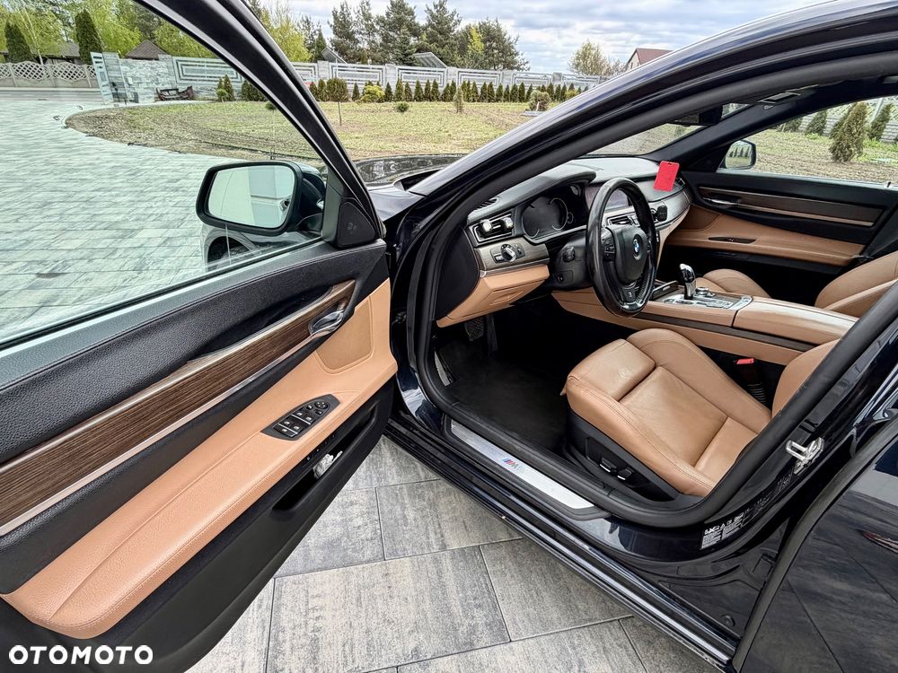 BMW Seria 7 740d xDrive - 17
