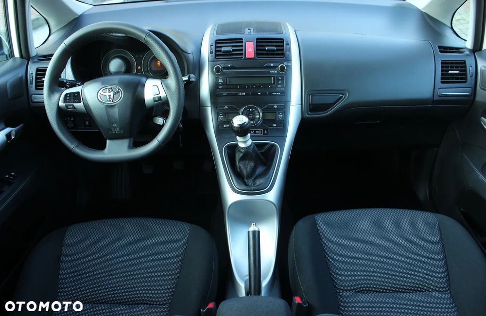 Toyota Auris 1.6 Executive - 24