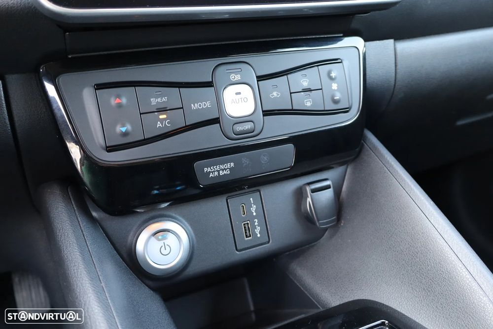 Nissan Leaf N-Connecta - 24