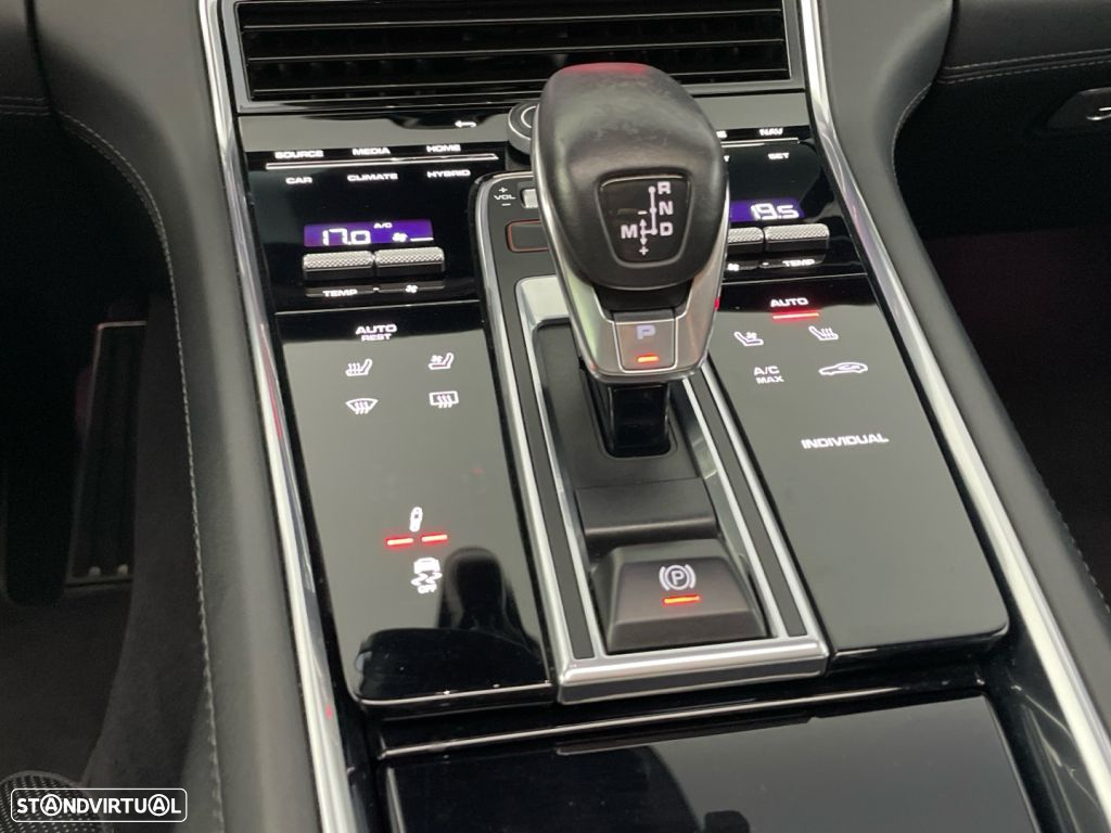 Porsche Panamera Sport Turismo 4 E-Hybrid - 24