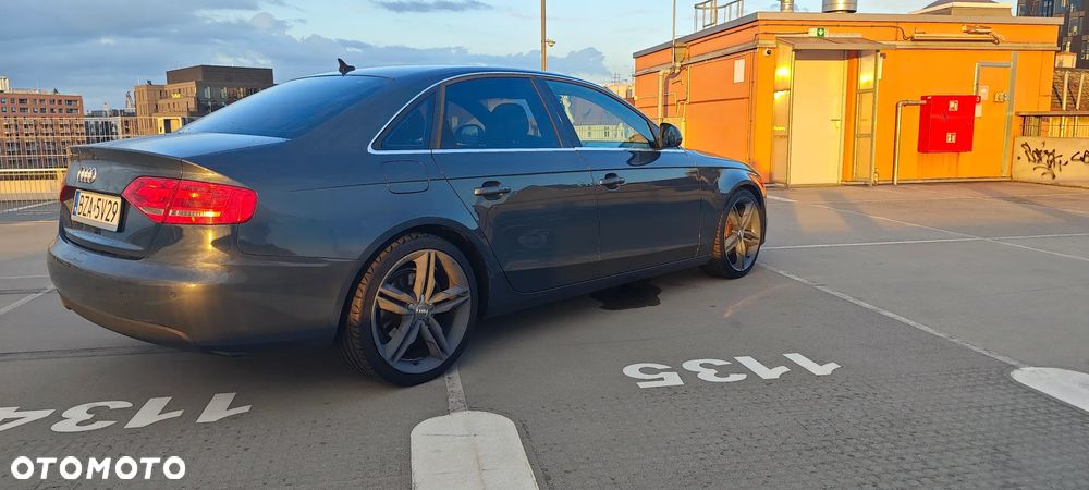 Audi A4 Limousine - 4