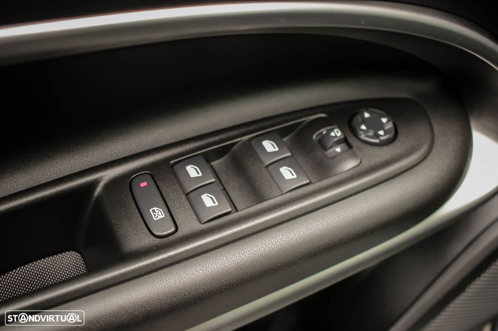 Jeep Avenger Summit - 11