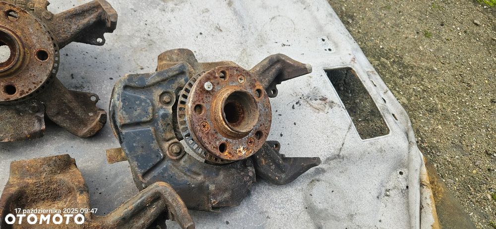 Zwrotnica piasta lewa prawa przednia ABS 260mm 288mm VW Golf IV Bora Octavia I Audi A3 1,4  1,6 benzyna  1,9 TDI - 7