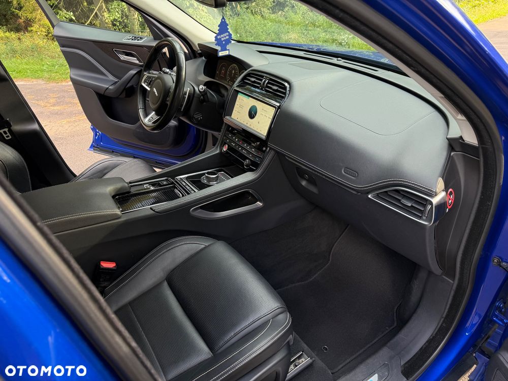 Jaguar F-Pace 20d AWD R-Sport - 36