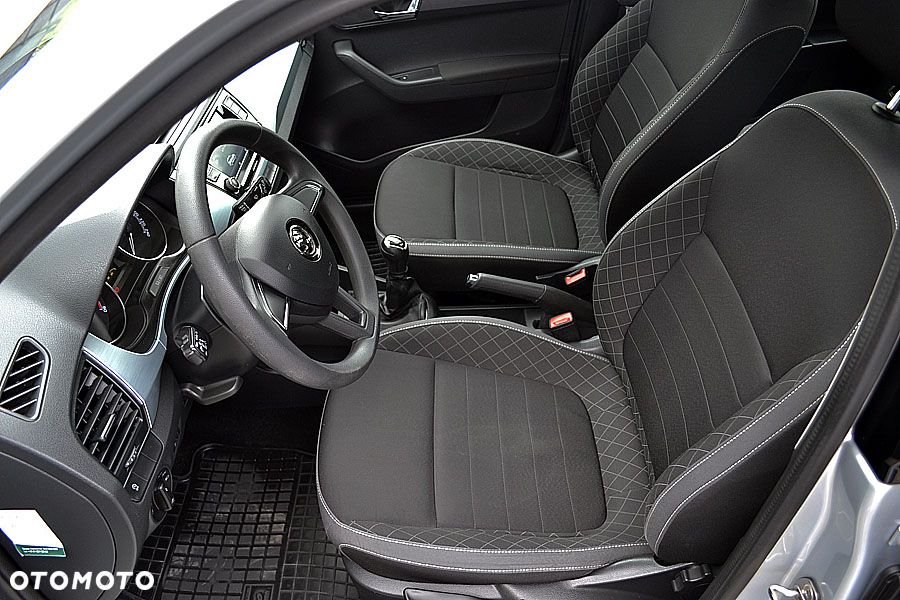 Skoda Fabia 1.0 TSI Style Color - 11