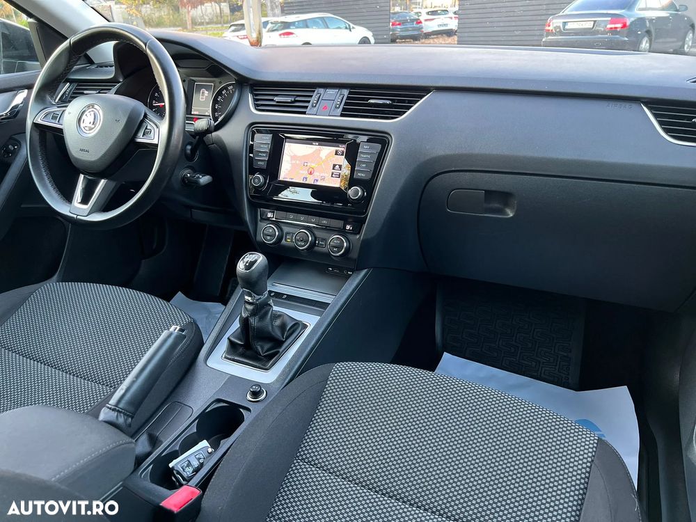 Skoda Octavia Combi 1.6 TDI Premium Edition - 13