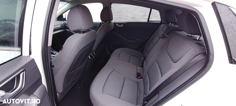 Hyundai IONIQ - 17
