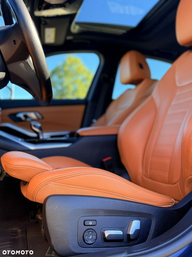 BMW Seria 3 330i xDrive - 26