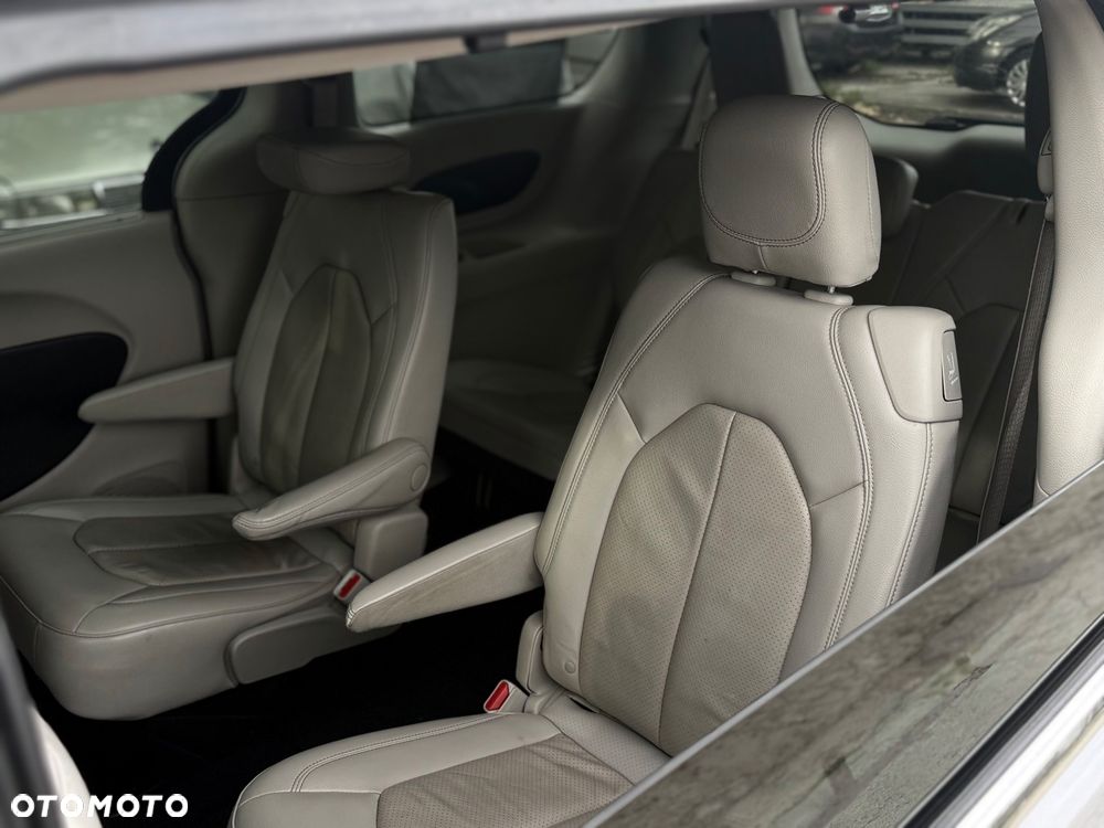 Chrysler Pacifica - 8