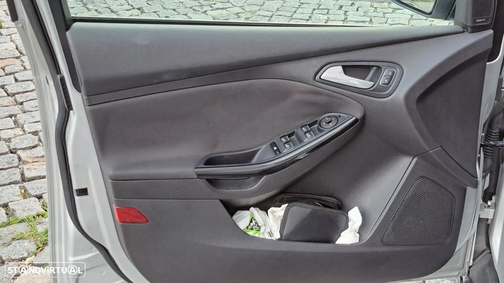 Ford Focus SW 1.5 TDCi EcoBlue Business - 9