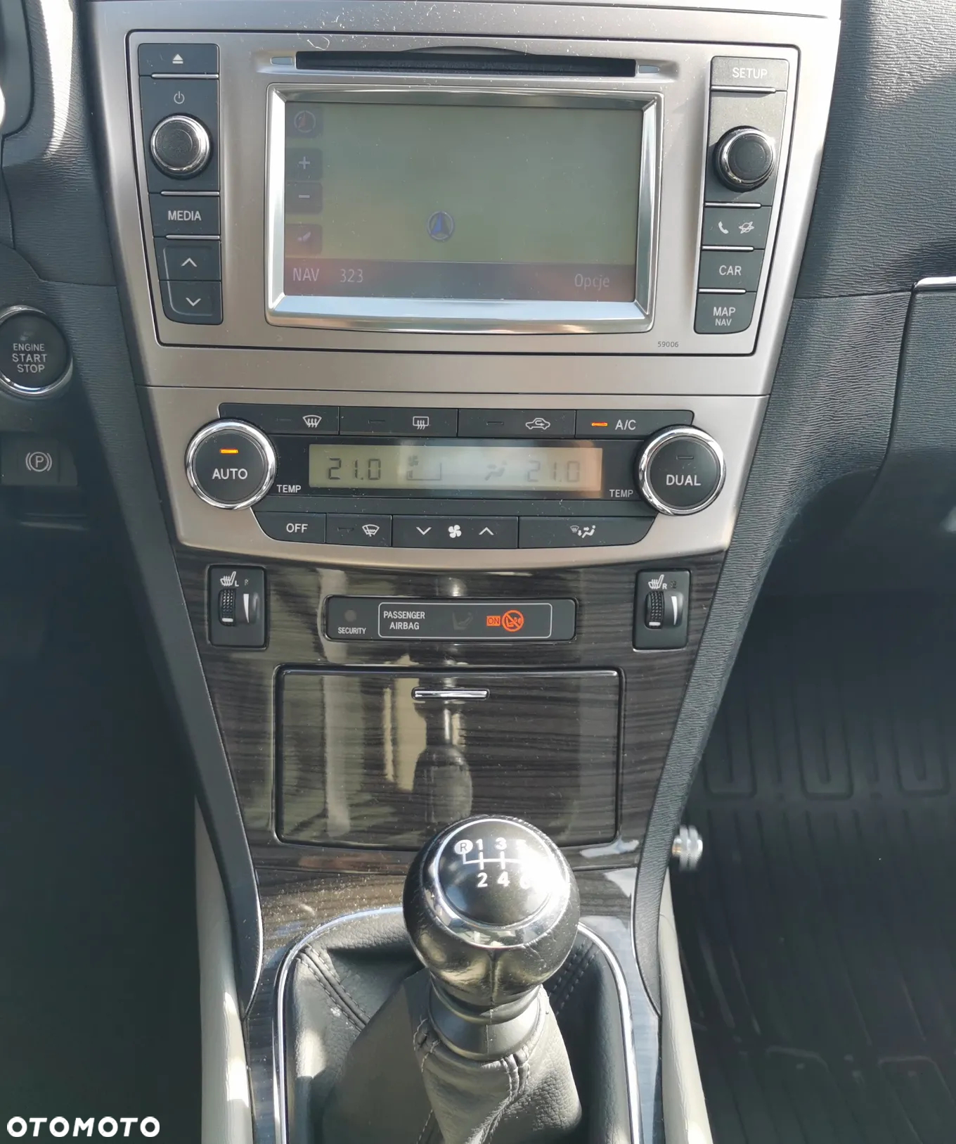 Toyota Avensis 2.0 Premium - 10
