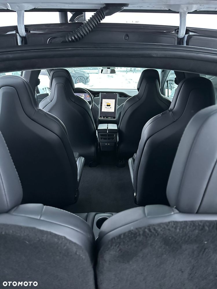 Tesla Model X - 14