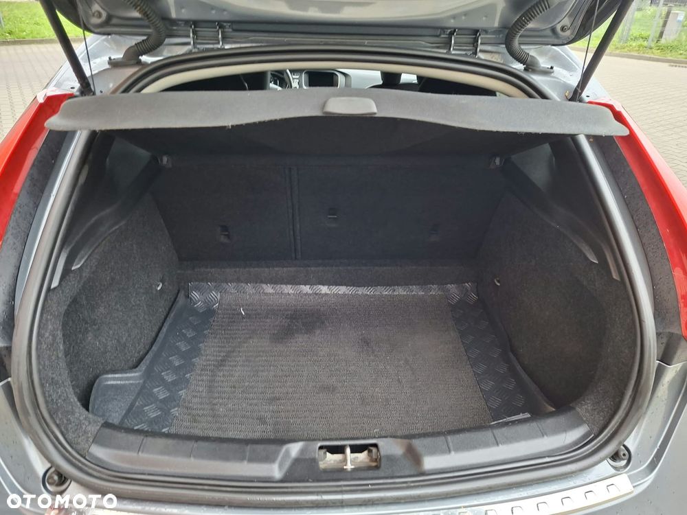 Volvo V40 Cross Country - 13