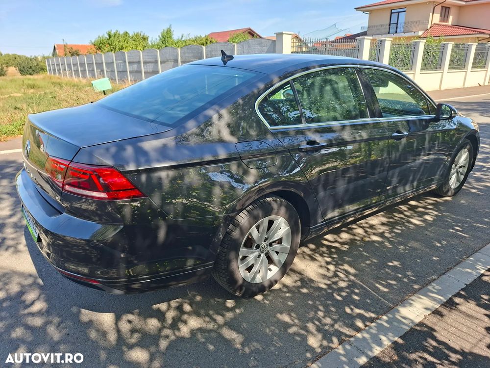 Volkswagen Passat 1.6 TDI SCR DSG Trendline - 4