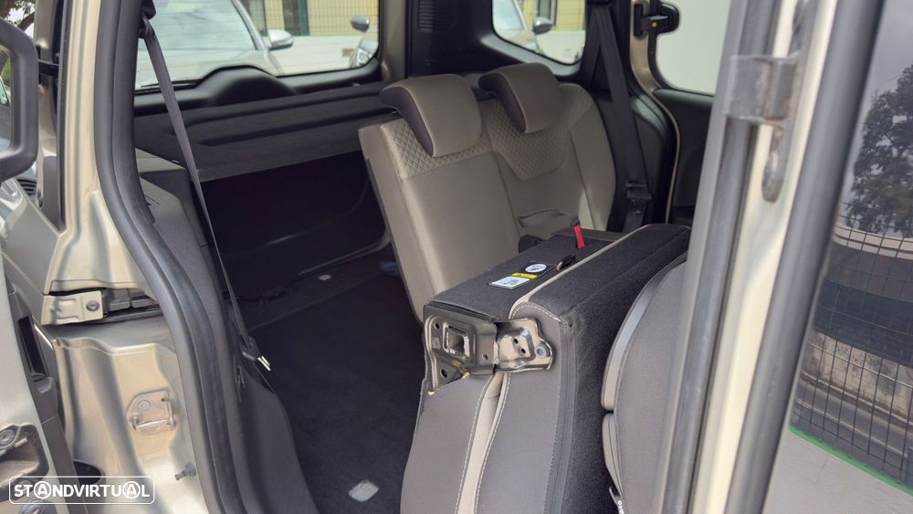Ford Tourneo Courier 1.5 TDCi Titanium - 11