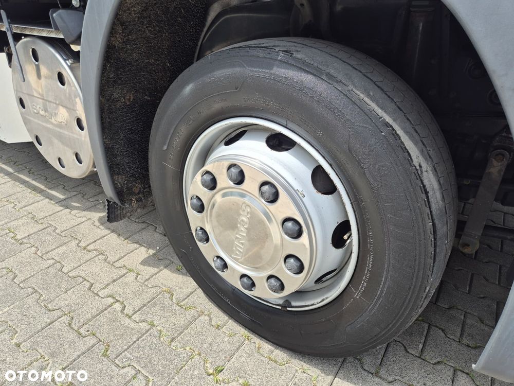 Scania P230 4X2 / KONTENER / OTWIERANY BOK / IDEALNY DO MASZYN I WIERTNIC / WINDA 1500KG / AUTOMAT / BEZWYPADKOWY / 1WŁ. / SERWISOWANY / EURO 5 / DUŻA ŁADOWNOŚĆ / MODEL 14 - 16