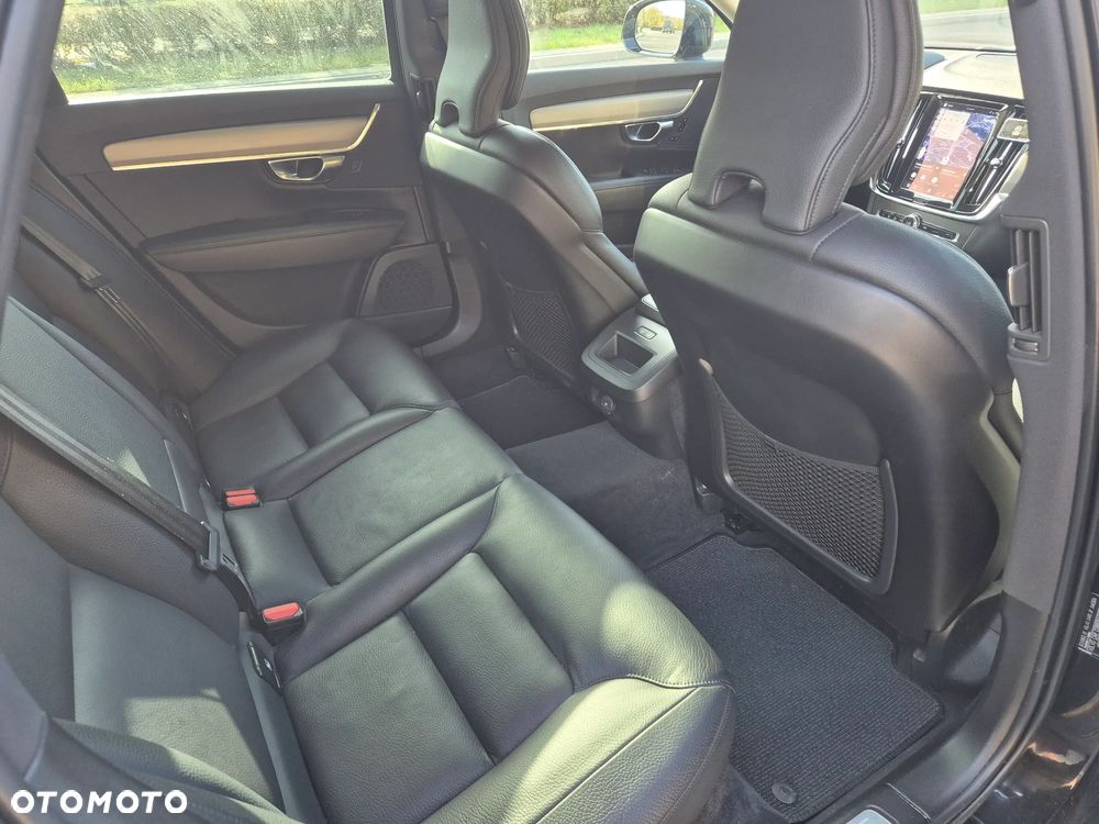 Volvo V90 Cross Country - 12
