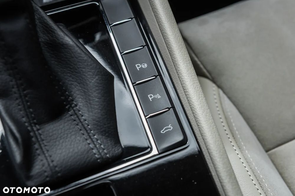 Skoda Superb 2.0 TSI Sportline DSG - 19