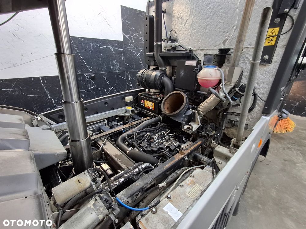 Inny Zamiatarka Hako Citymaster 2000 Klimatyzacja 2 Osie Skrętne Oświetlenie Ostrzegawcze Zamiatarka Chodnikowa 2016r - 10