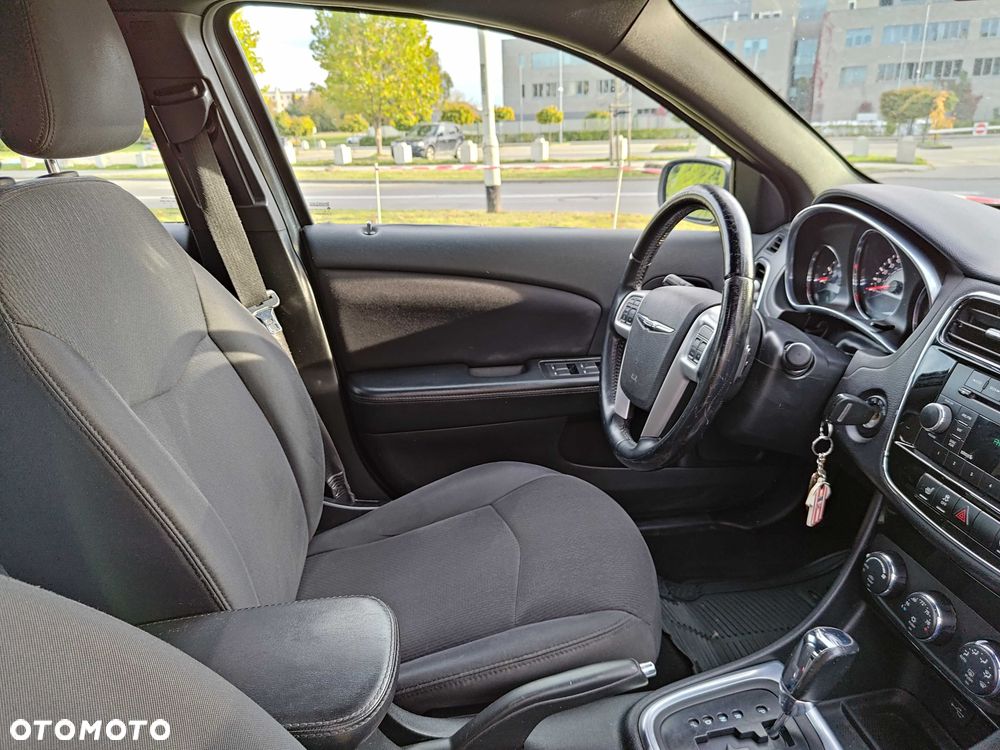 Chrysler 200 - 7