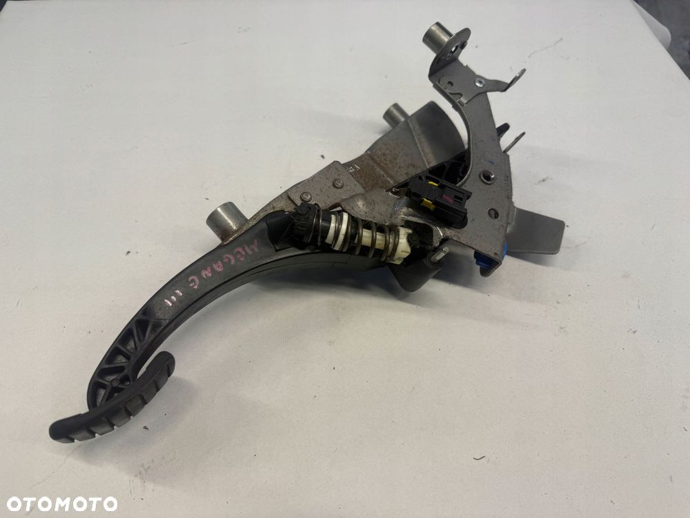 renault megane iii lift 1.5 dci pedał sprzęgła 465030037r - 2