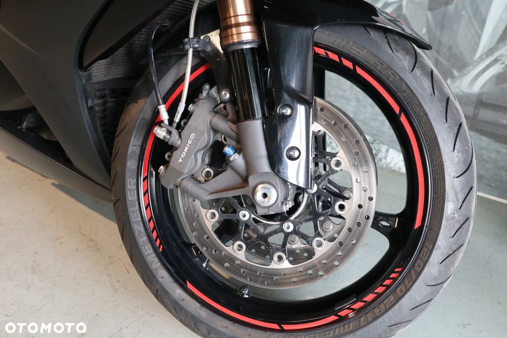 Suzuki GSX-R - 15
