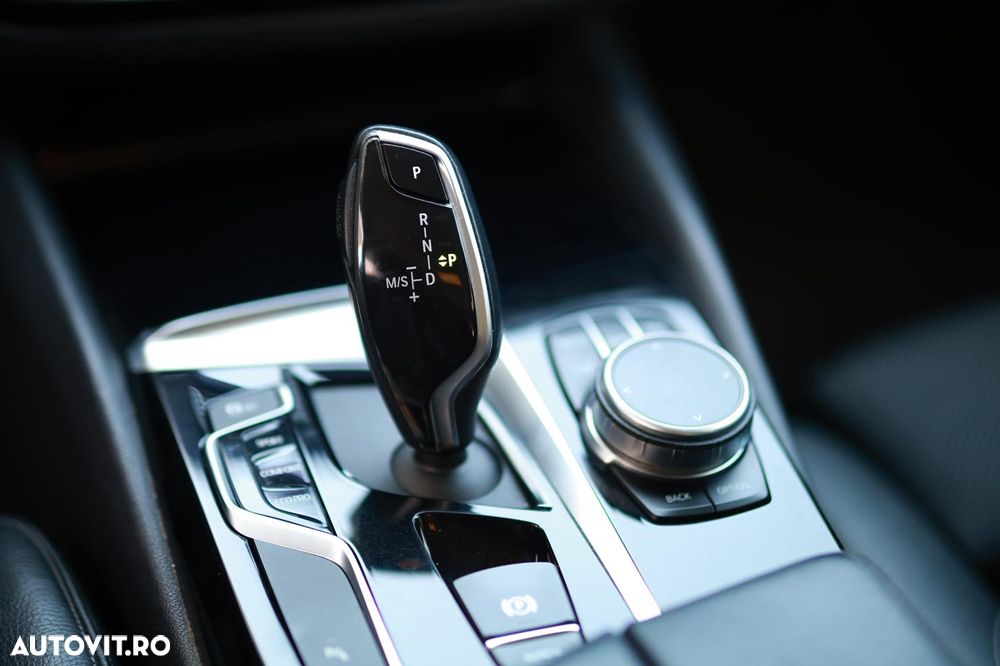 BMW Seria 5 520d xDrive AT - 18