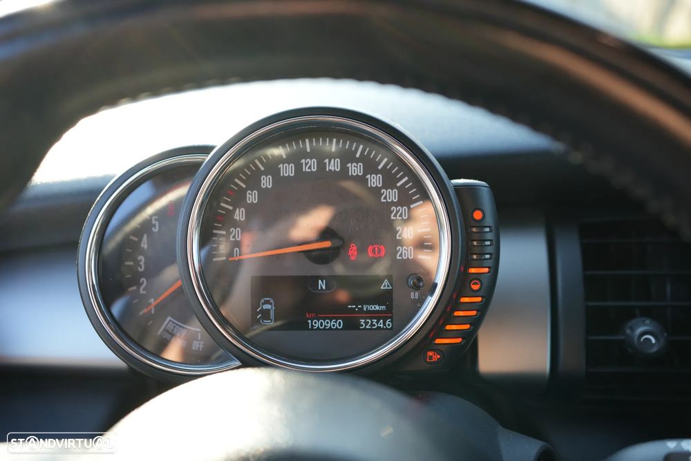 MINI 5 Portas Cooper D - 31