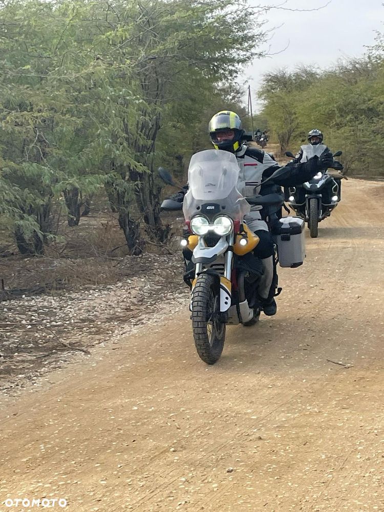 Moto Guzzi V85 - 19