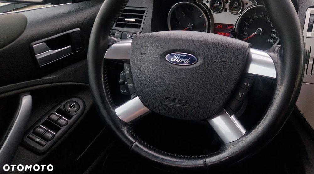 Ford Kuga 2.0 TDCi 4x4 Champions Edition - 8