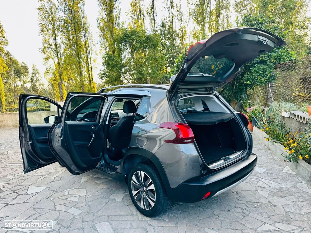 Peugeot 2008 1.2 PureTech Allure - 4