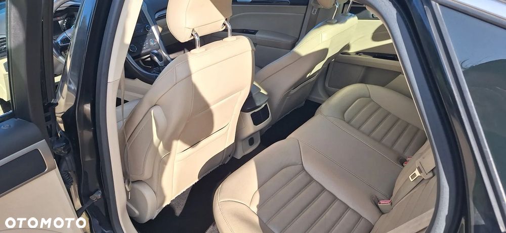 Ford Fusion - 11