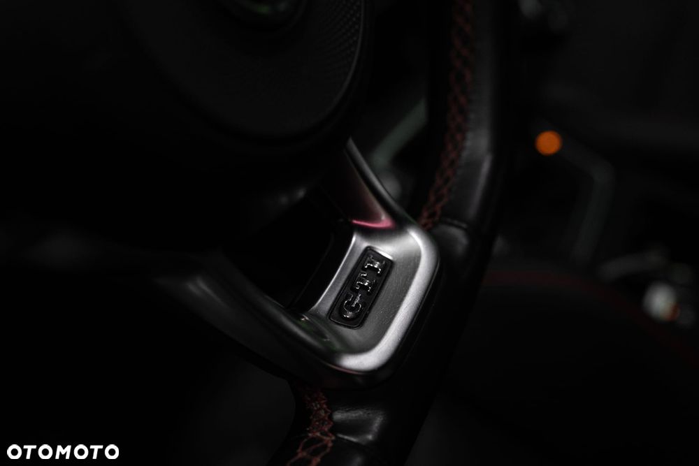 Volkswagen Golf - 17