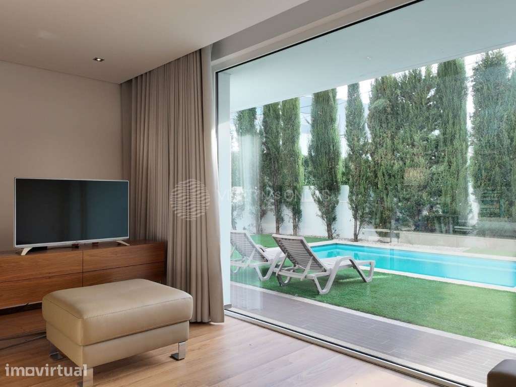 Luxuosa Moradia com 548 m2 - Premium com Piscina - 25 minutos do PORTO - Grande imagem: 2/58