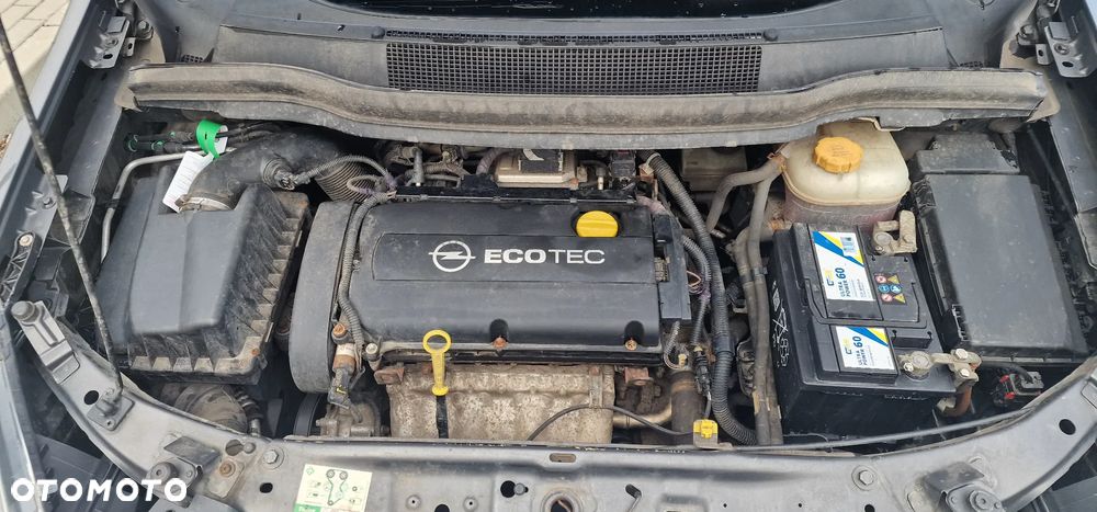 Opel Zafira 1.8 Sport - 24