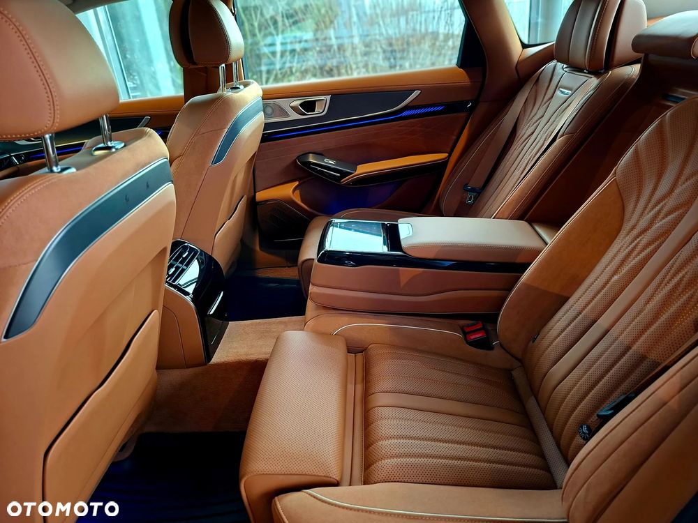 Hongqi H9 - 9