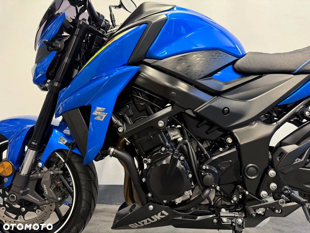 Suzuki GSX - 10