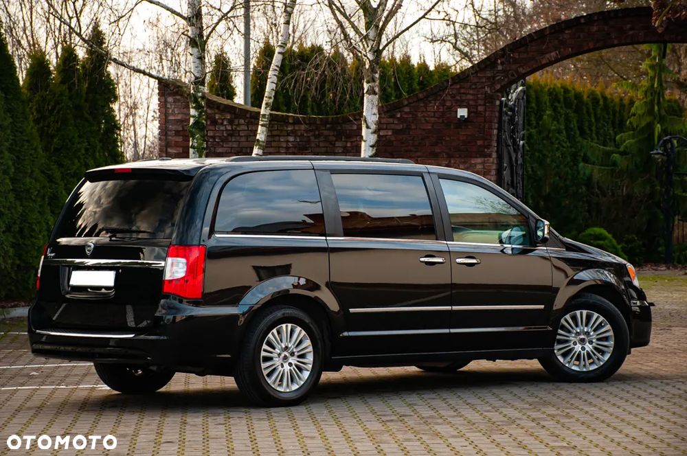 Lancia Voyager 3.6 Platinum - 14